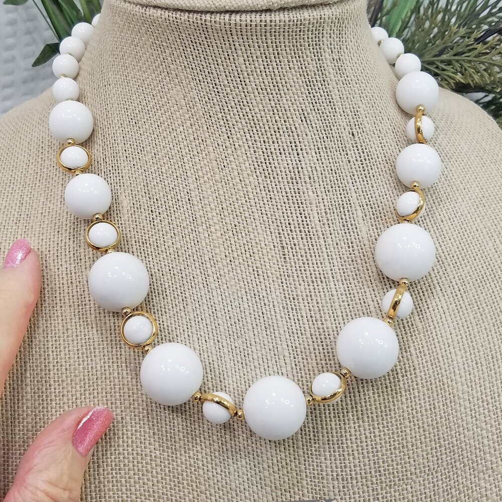 Vintage Signed Trifari White Lucite & Gold Tone Graduated In Size Bead Necklace